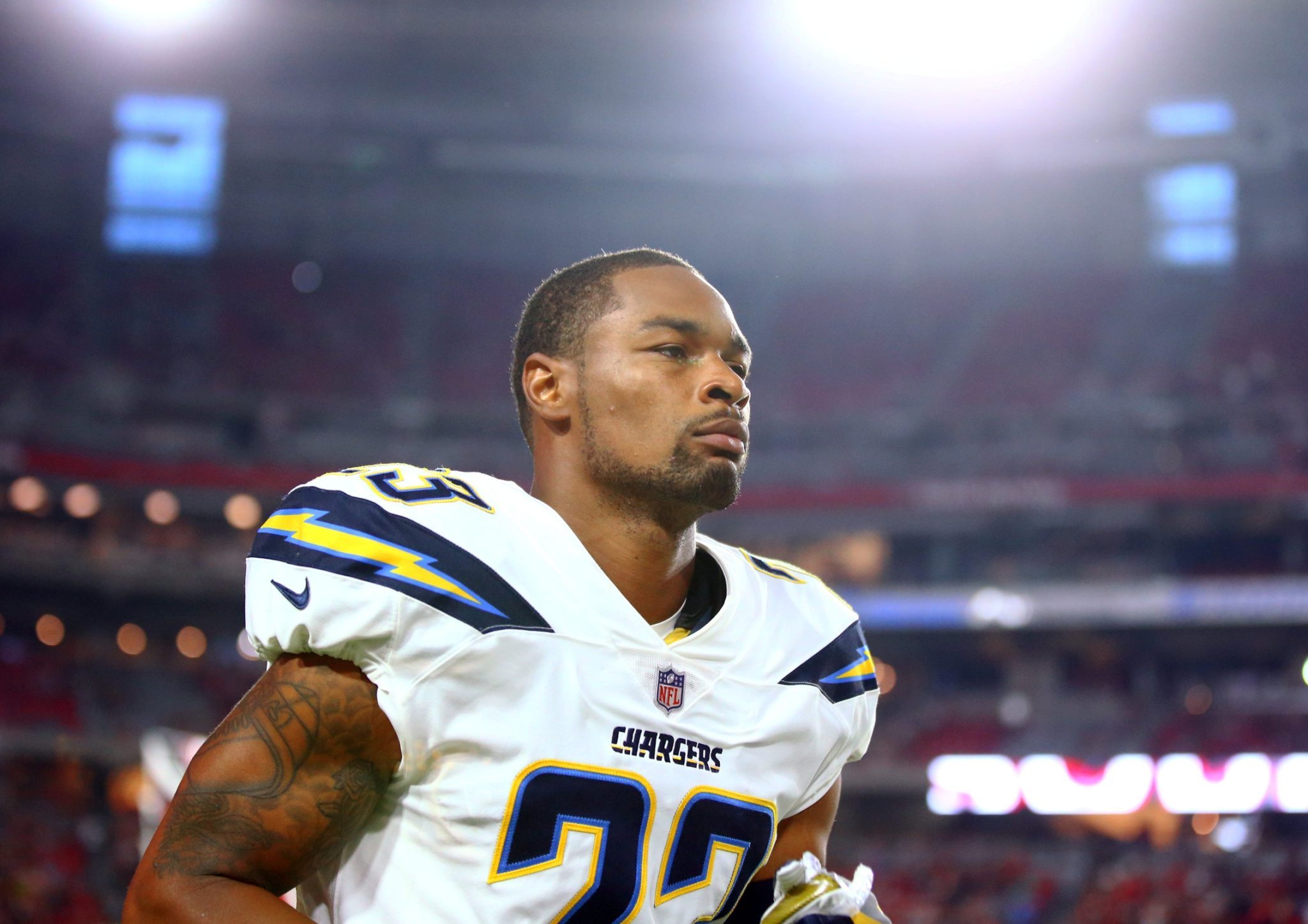 Chargers Sign Jeff Richards, Place Kyzir White on IR
